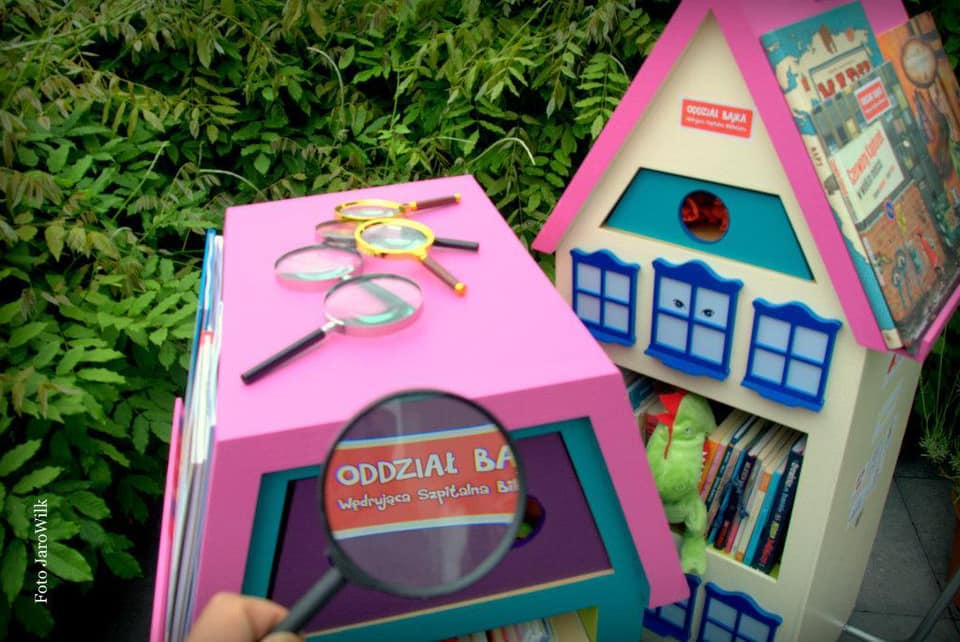 zdjęcie Bajkowozu, lupą powiększona nazwa Odział Bajka