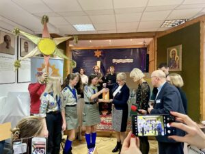 przekazanie przez harcerzy światła betlejemskiego