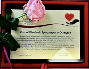 pamiątkowa tabliczkę podziękowania za działalność ZPS w szpitalu